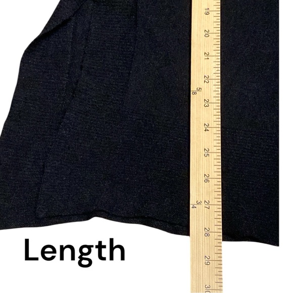 π Soft and lux Boston Proper sweater size medium π
BIN 29 - Picture 6 of 10